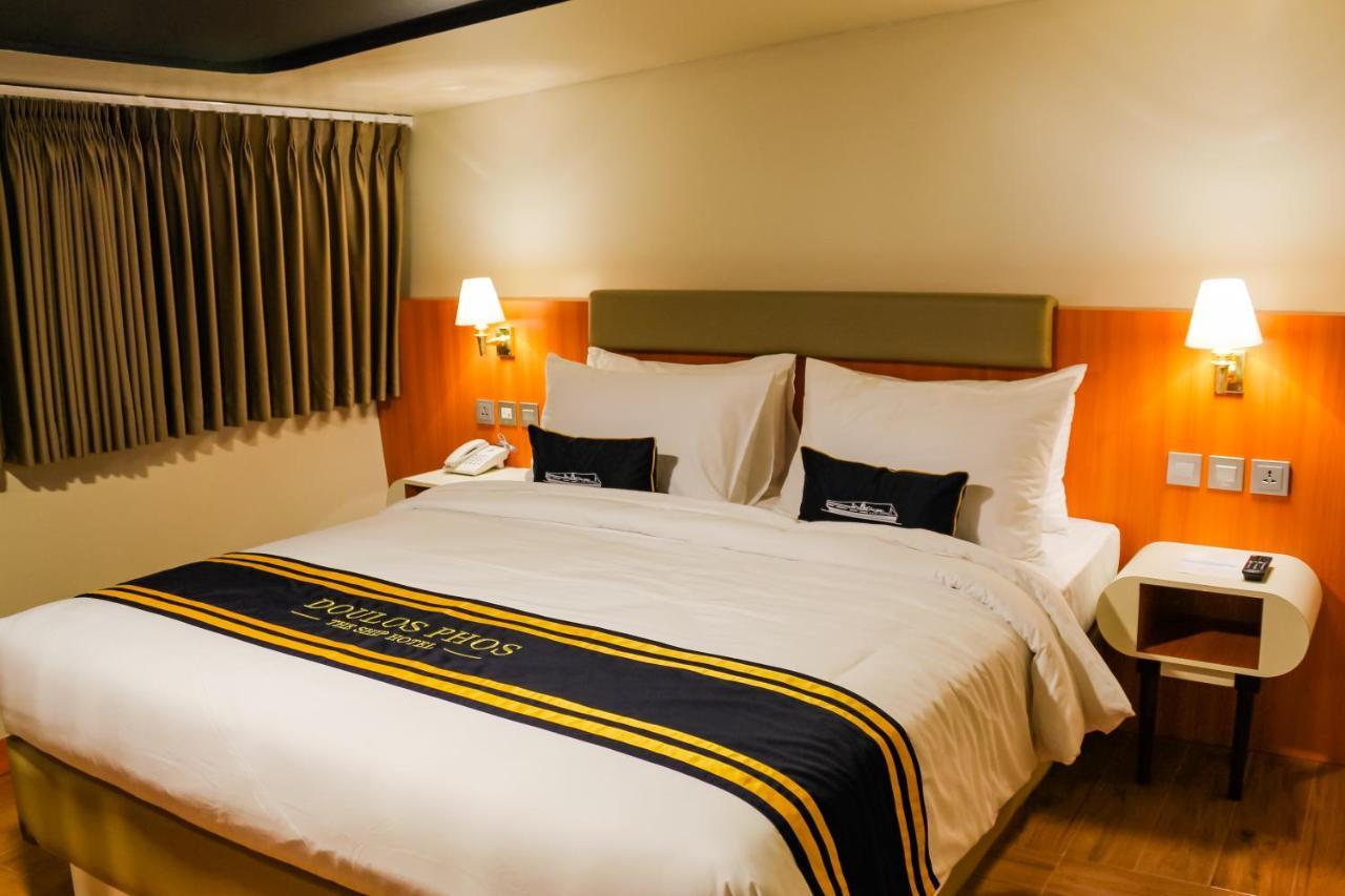 Doulos Phos The Ship Hotel Lagoi Dış mekan fotoğraf